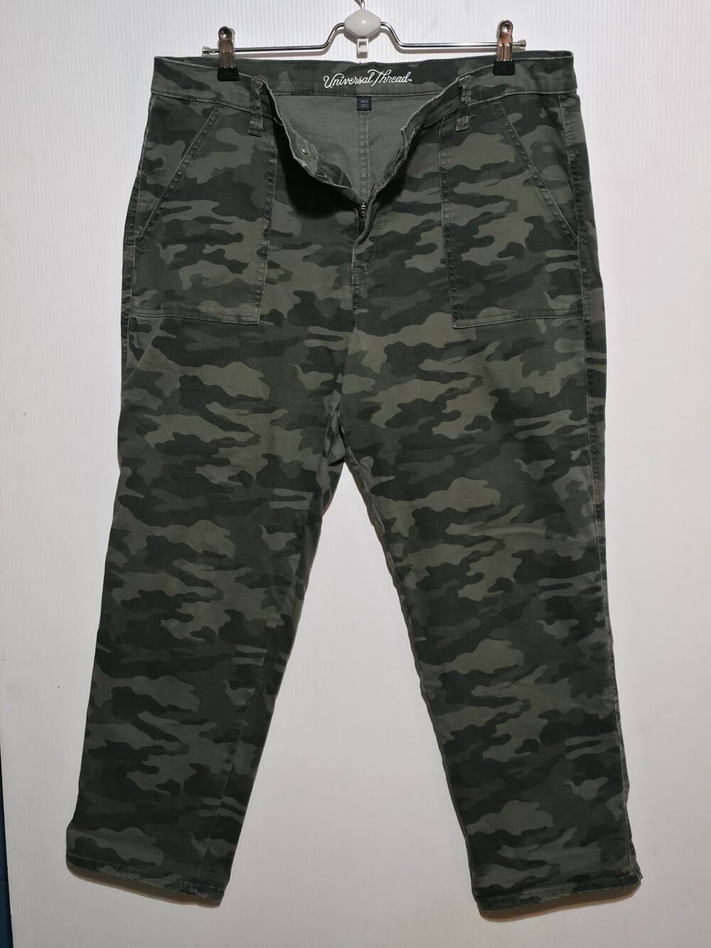 Universal Thread Size 16/33 Green Camo High Rise Straight Pants Utility Casual